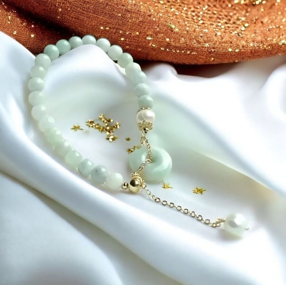 Natural Jade Beaded Adjustable Bracelet With Freshwater Pearl & Gold Chain - Picture 6 of 11